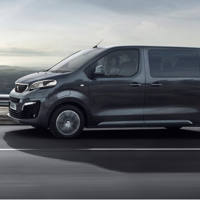 Transport Bretagne vous propose un service business avec la volkswagen Caravelle.